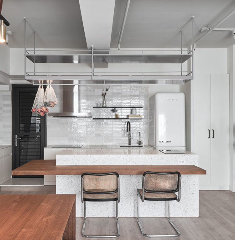 老杉木中島餐桌的小件事 ​ <br>